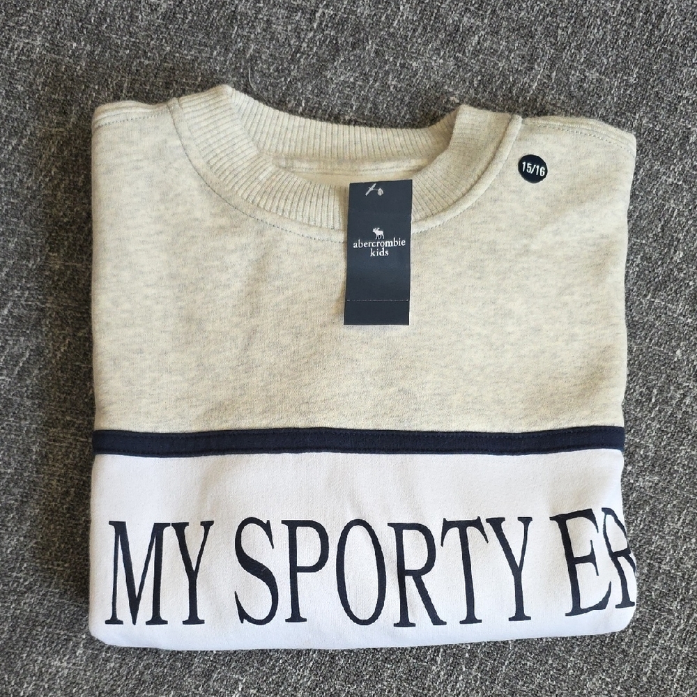 NWT - Abercrombie & Fitch Girl's Gray and White Crewneck Sweater - Size 15/16